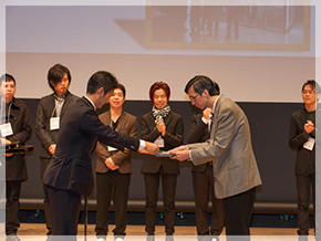 出席於日本舉行的全國店長會。海外員工亦獲頒獎表揚。